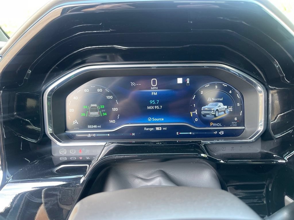 Used 2022 Chevrolet Silverado 1500 LT AWD/4WD image 9