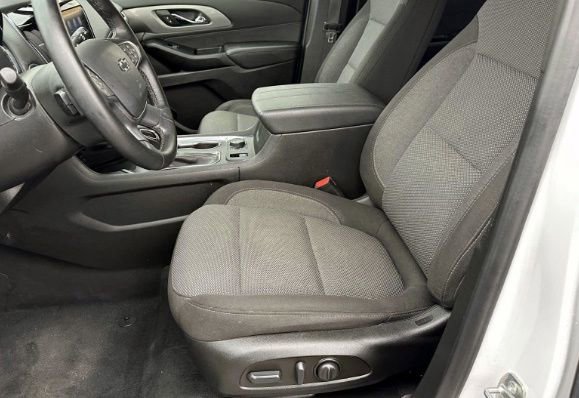 Used 2023 Chevrolet Traverse LT image 9
