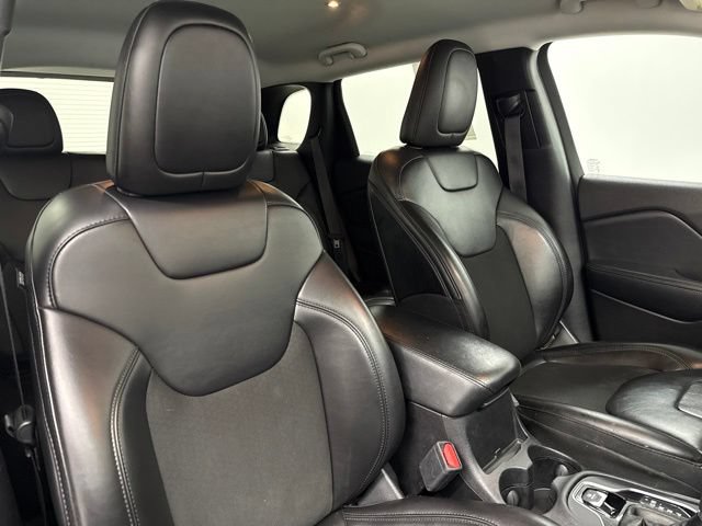 Used 2020 Jeep Cherokee Latitude Plus AWD/4WD image 27