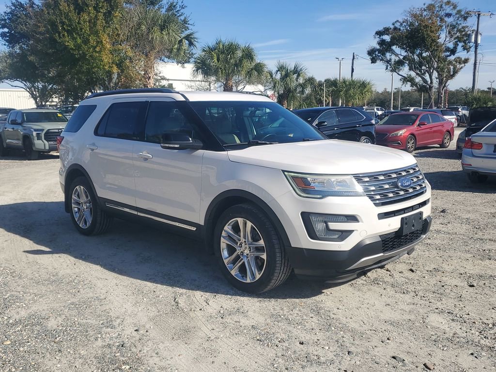 Used 2017 Ford Explorer XLT w/ Equipment Group 202A image 2