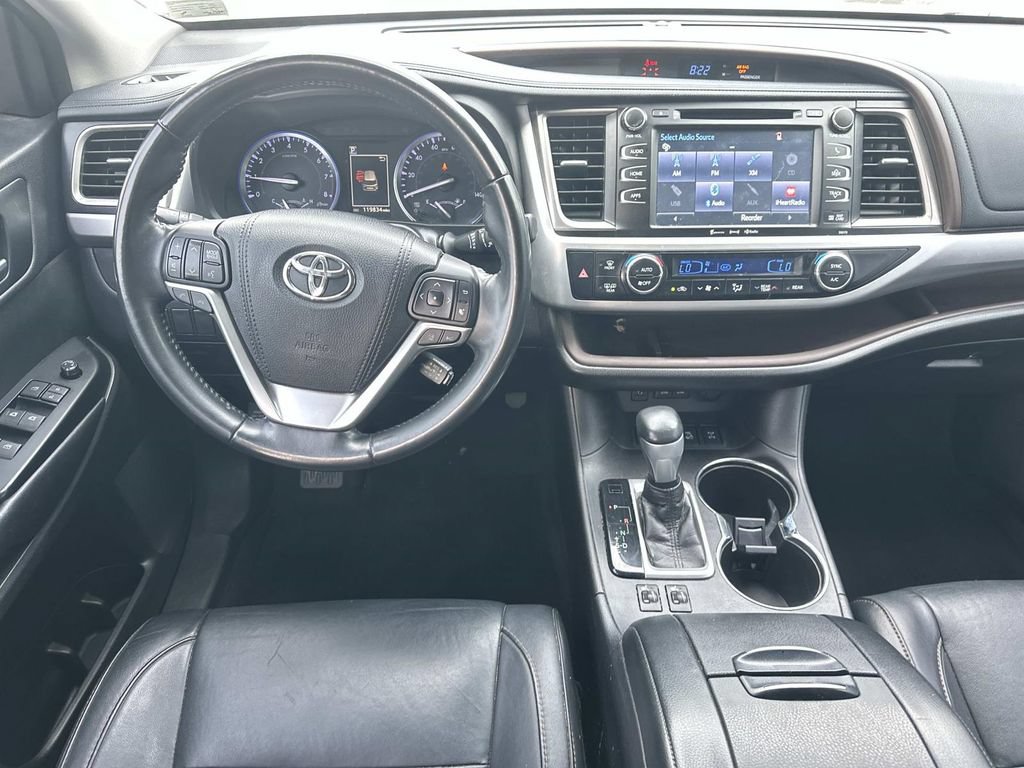 Used 2018 Toyota Highlander XLE AWD/4WD image 13