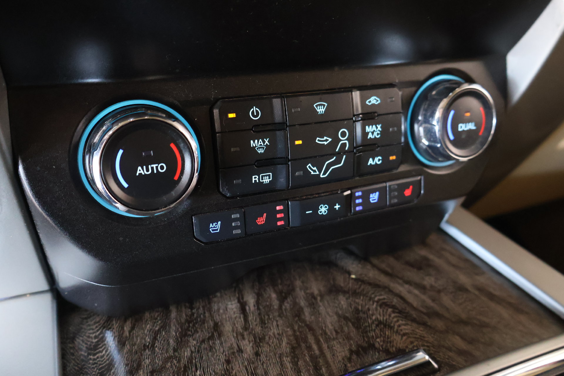 Used 2019 Ford F250 Lariat w/ Chrome Package AWD/4WD image 8
