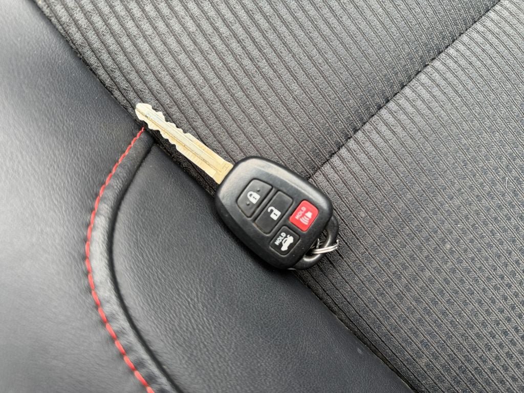 Used 2017 Toyota Camry SE FWD image 31
