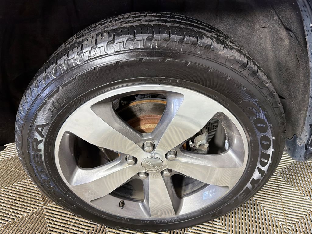 Used 2014 Jeep Grand Cherokee Overland w/ Advanced Technology Group image 19