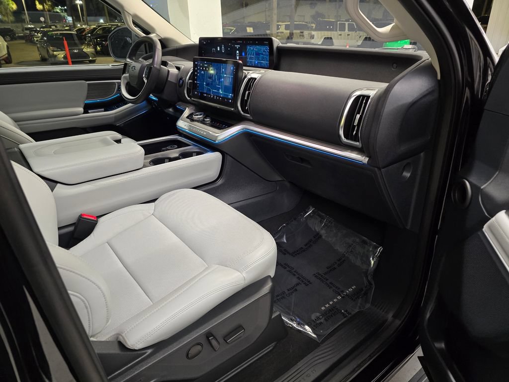 Used 2025 Ford Expedition Max Platinum AWD/4WD image 38