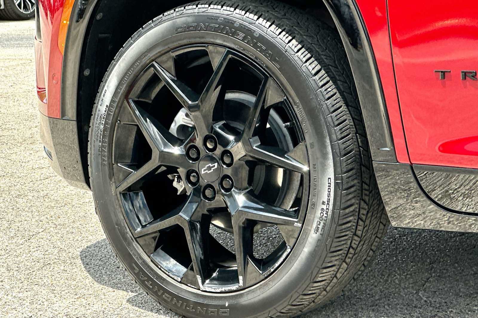 Used 2025 Chevrolet Traverse RS FWD image 11