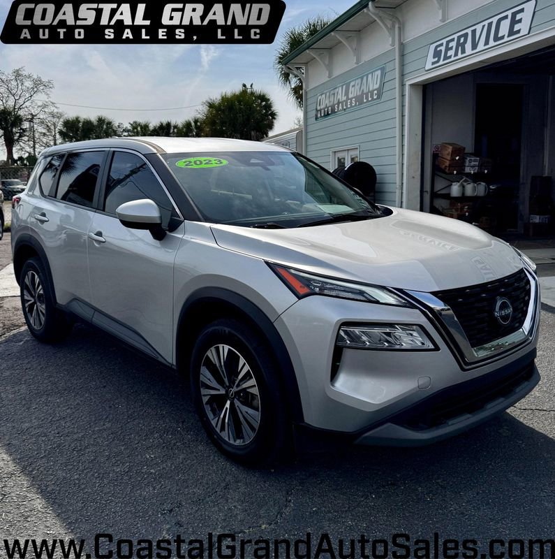 Used 2023 Nissan Rogue SV image 1