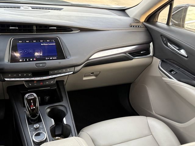 Used 2021 Cadillac XT4 Luxury w/ Cold Weather Package image 14