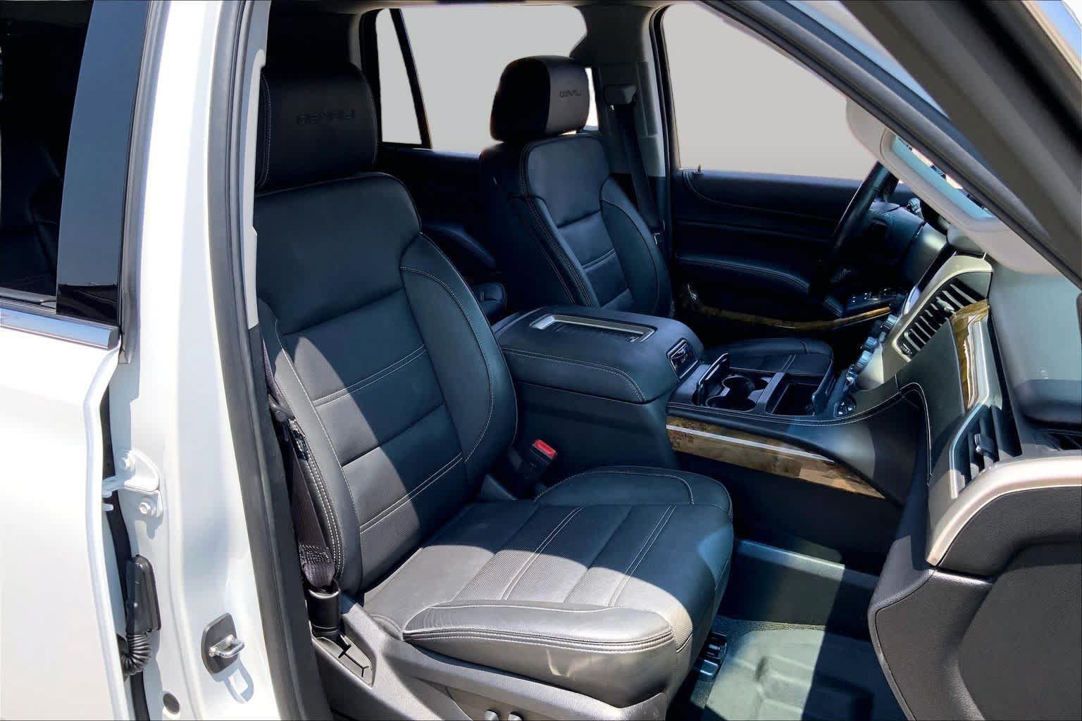 Used 2016 GMC Yukon Denali w/ Open Road Package AWD/4WD image 9