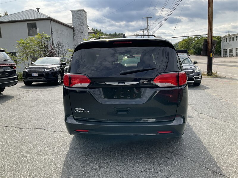 Used 2020 Chrysler Voyager Lxi FWD image 6