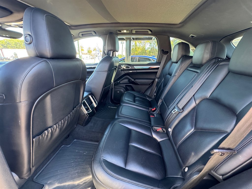 Used 2015 Porsche Cayenne S image 12