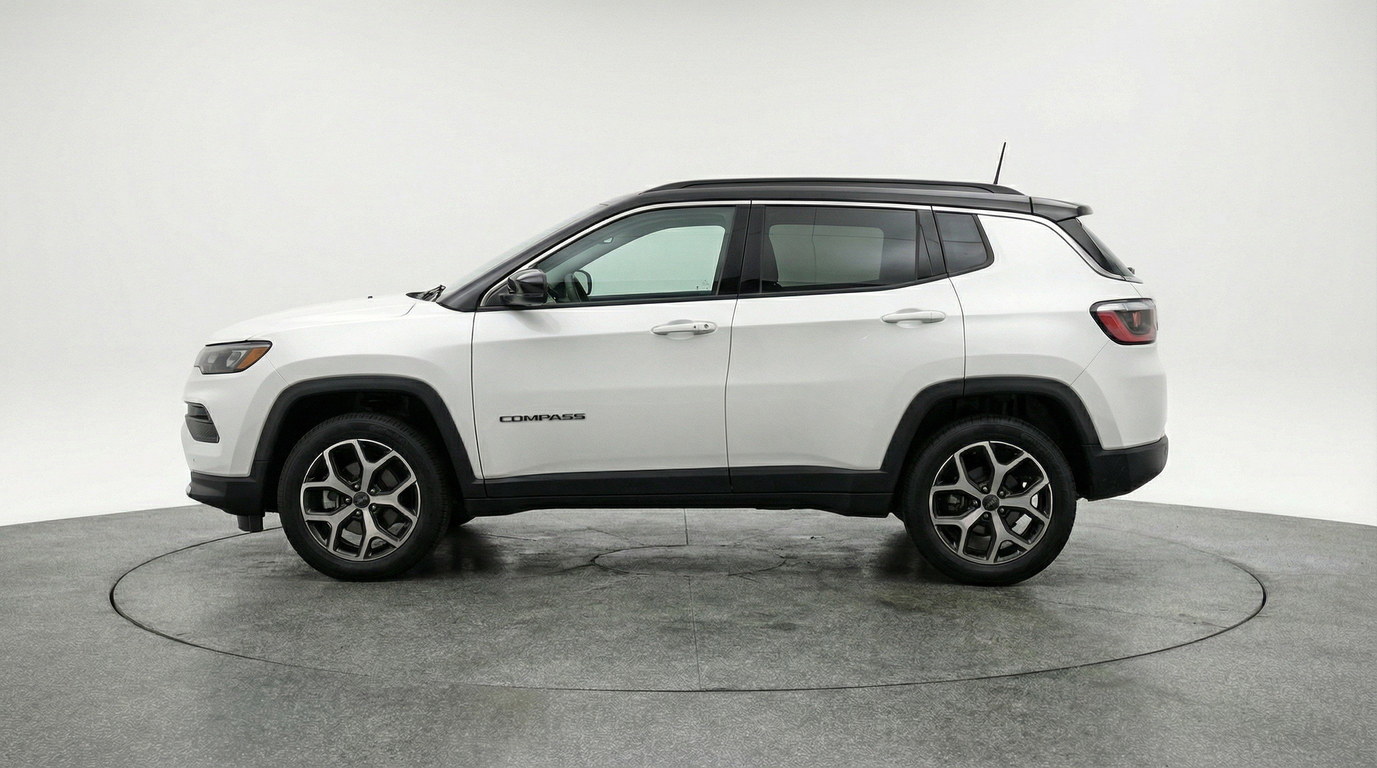 Used 2025 Jeep Compass Limited image 5