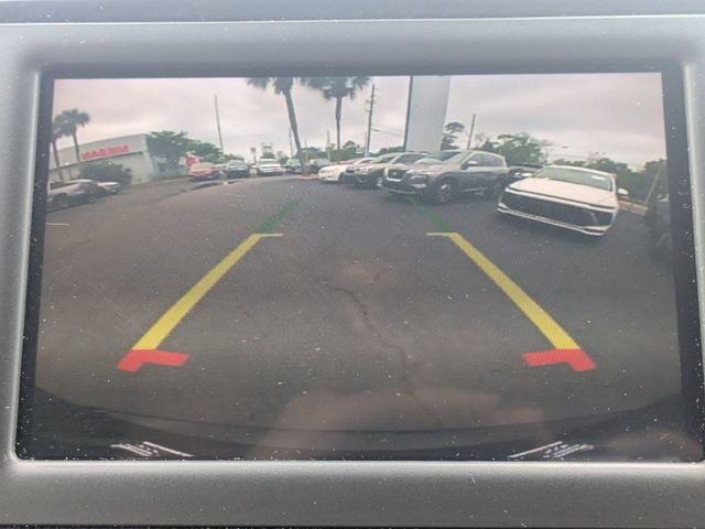 Used 2023 Chrysler Voyager LX image 21