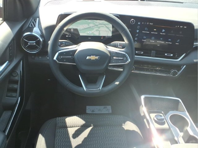 New 2027 Chevrolet Equinox LT w/ Safety and Technology Package FWD image 4