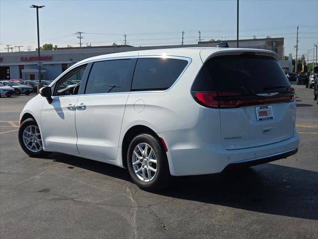 Certified 2023 Chrysler Pacifica Touring-L FWD image 16