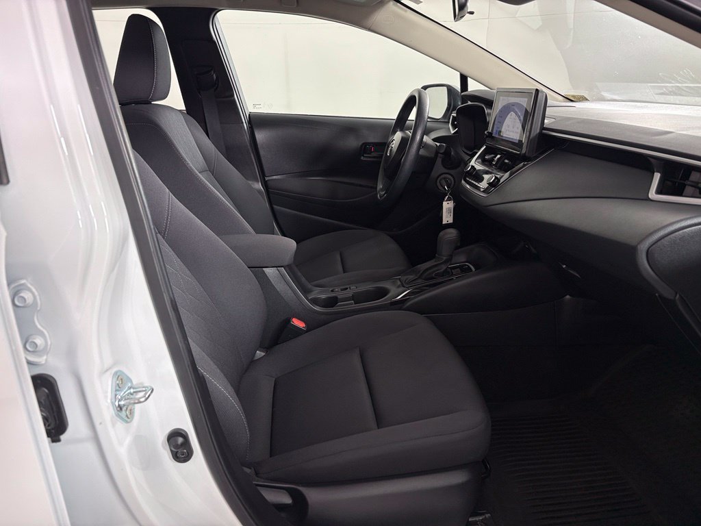 Used 2025 Toyota Corolla LE FWD image 37