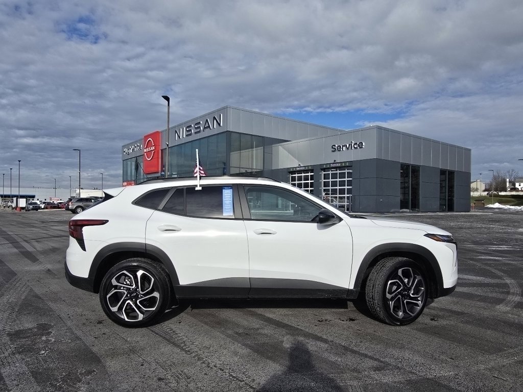 Certified 2025 Chevrolet Trax RS w/ Driver Confidence Package image 15