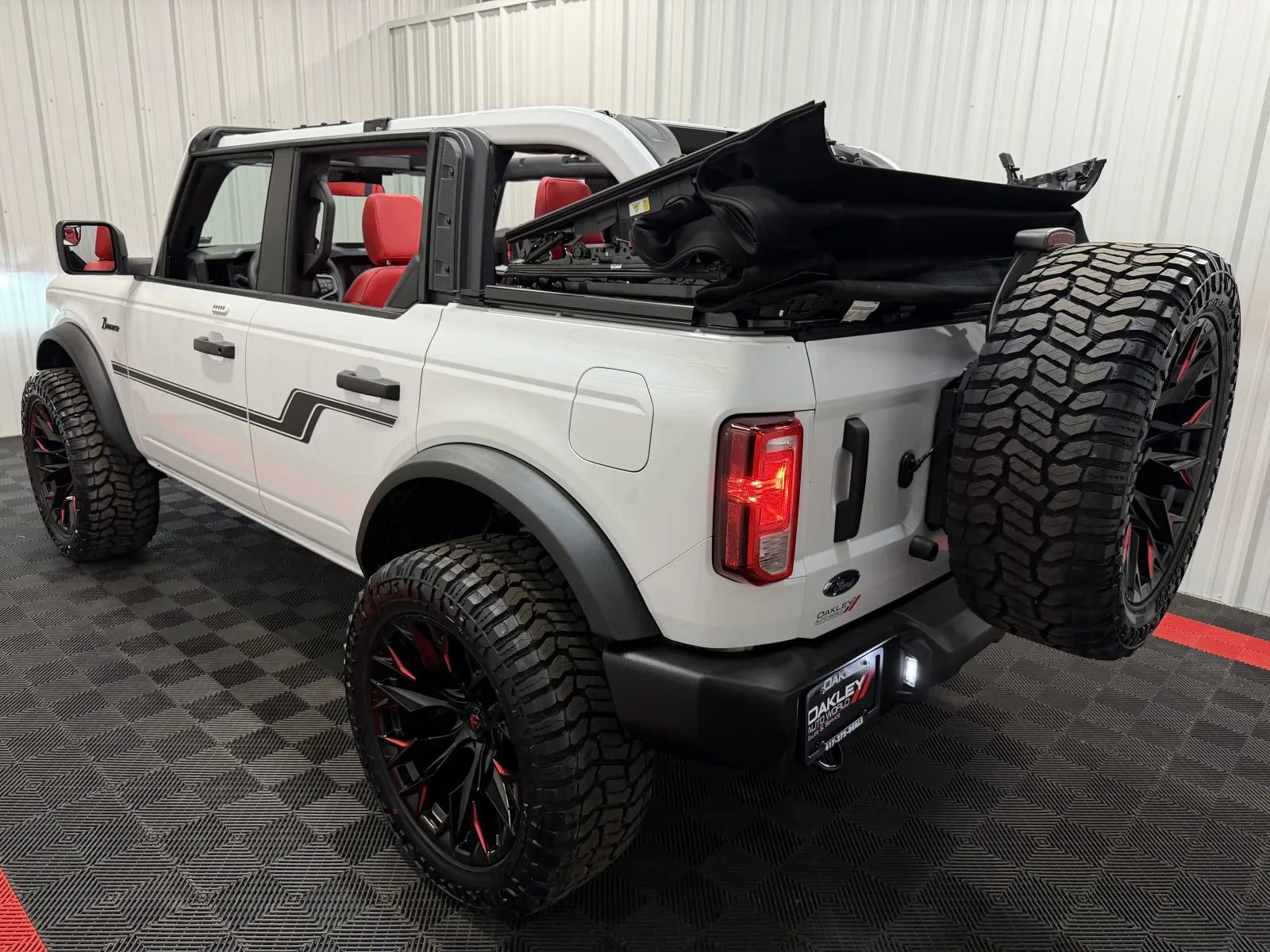 Used 2023 Ford Bronco 4-Door AWD/4WD image 2