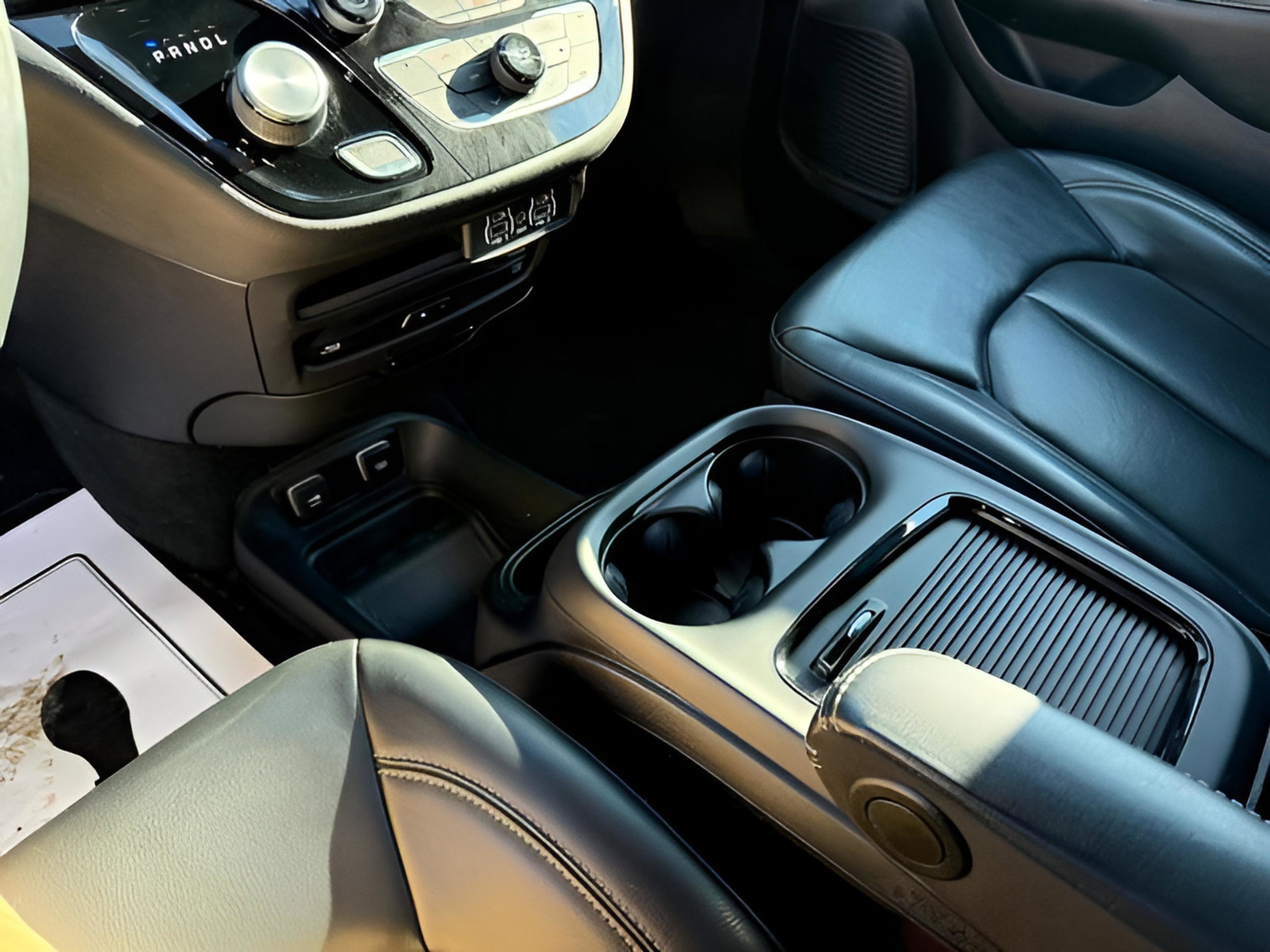 Certified 2021 Chrysler Pacifica Touring-L w/ Uconnect Theater Family Group image 26