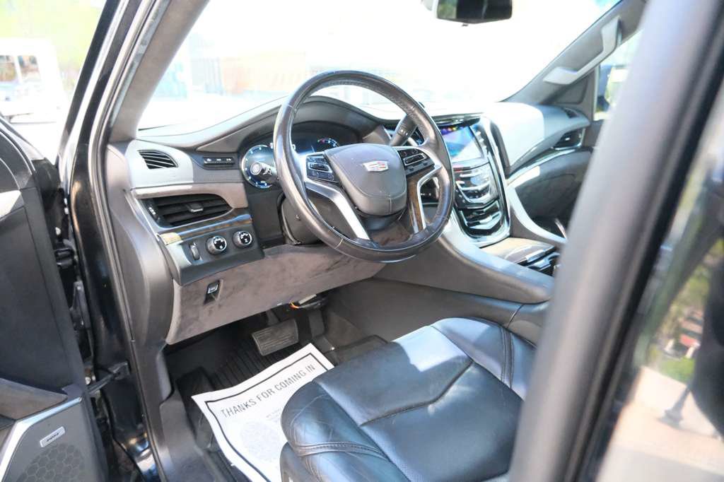 Used 2019 Cadillac Escalade ESV Platinum AWD/4WD image 17