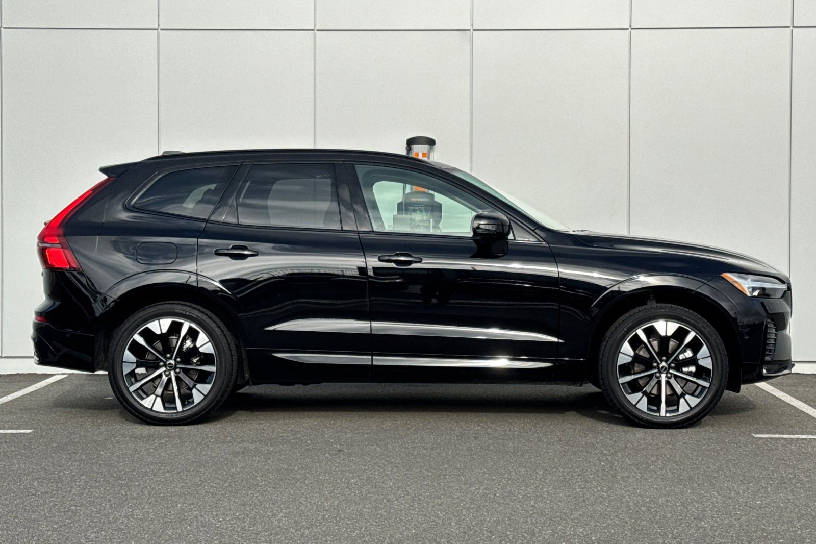 Certified 2026 Volvo XC60 B5 Plus w/ Climate Package PRO image 6