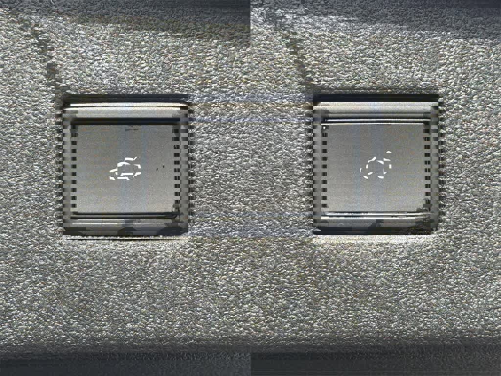 Used 2022 Volkswagen Tiguan SEL R-Line image 17