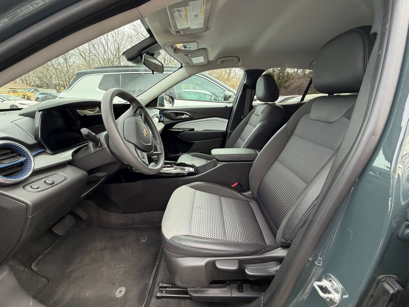 Used 2025 Chevrolet Trax LT image 25