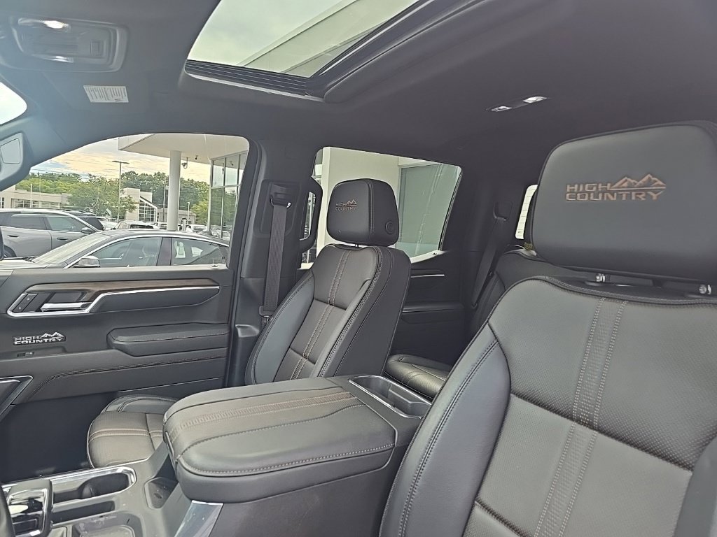 Used 2025 Chevrolet Silverado 1500 High Country w/ High Country Premium Package AWD/4WD image 12