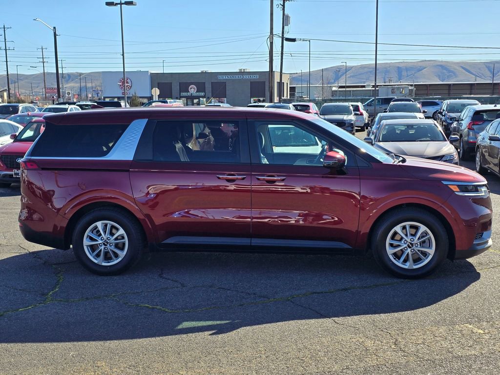 Used 2024 Kia Carnival LX image 6