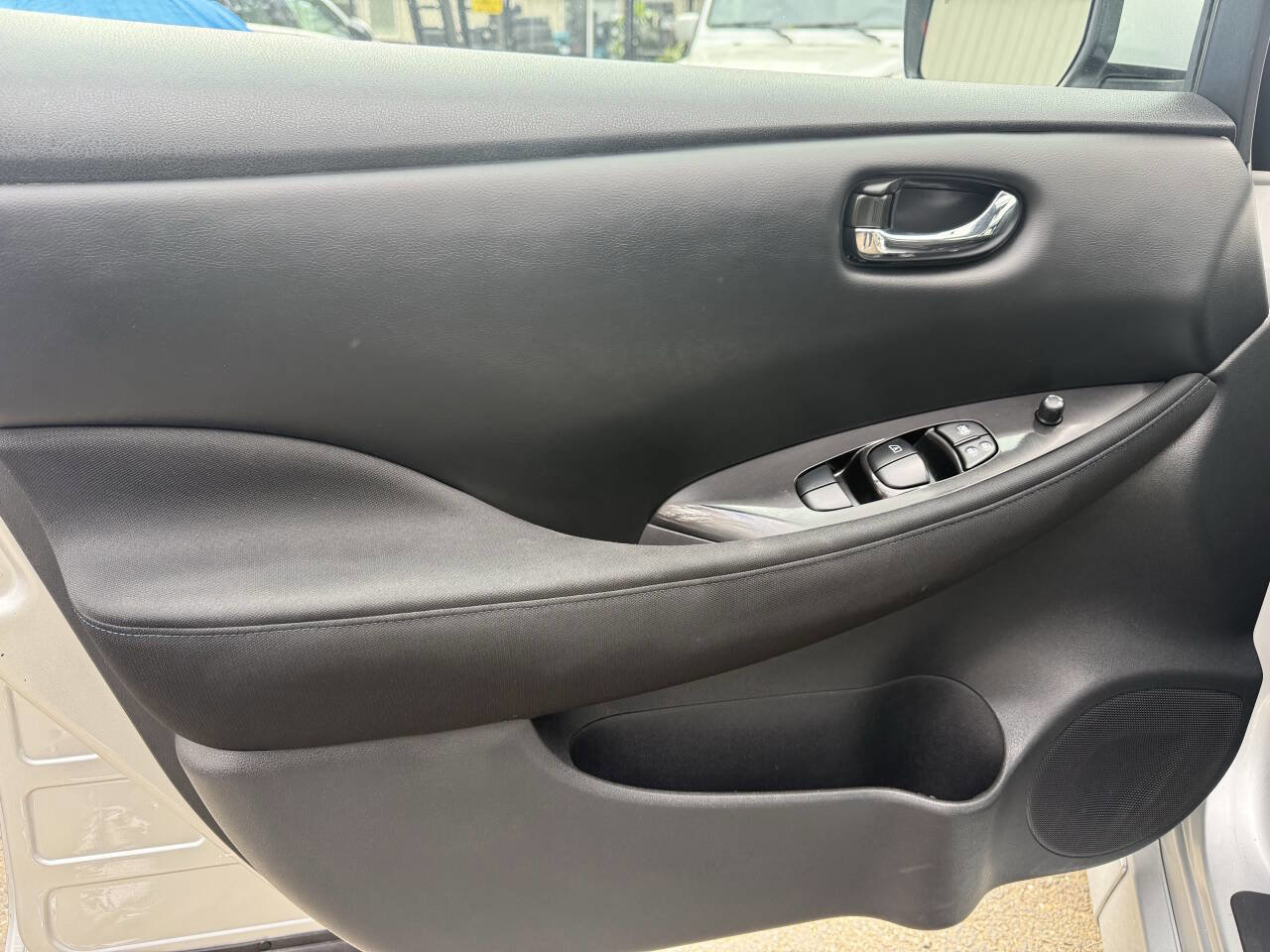 Used 2022 Nissan Leaf SV image 32