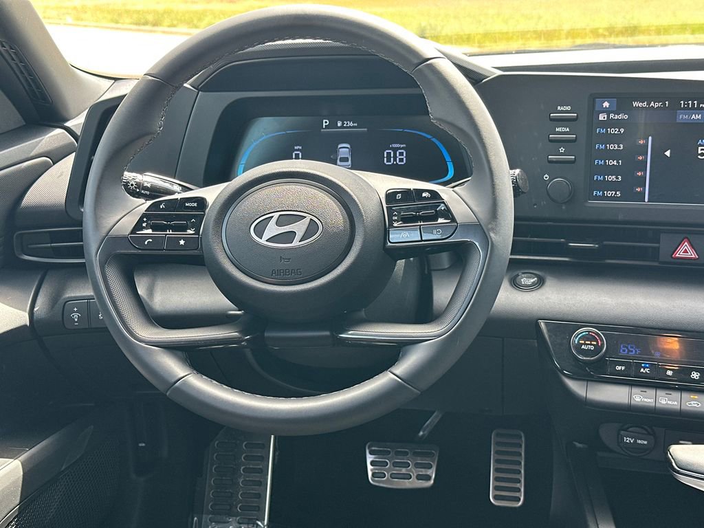 Used 2025 Hyundai Elantra Sport image 23