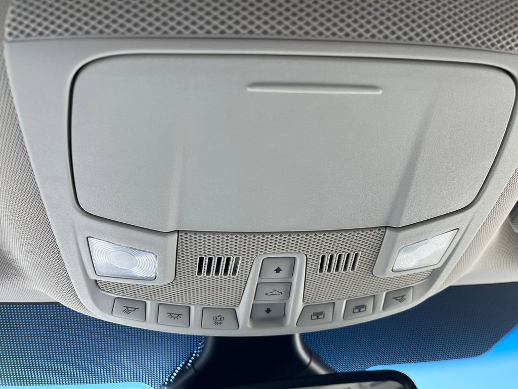 Used 2024 Ford Edge Titanium image 24