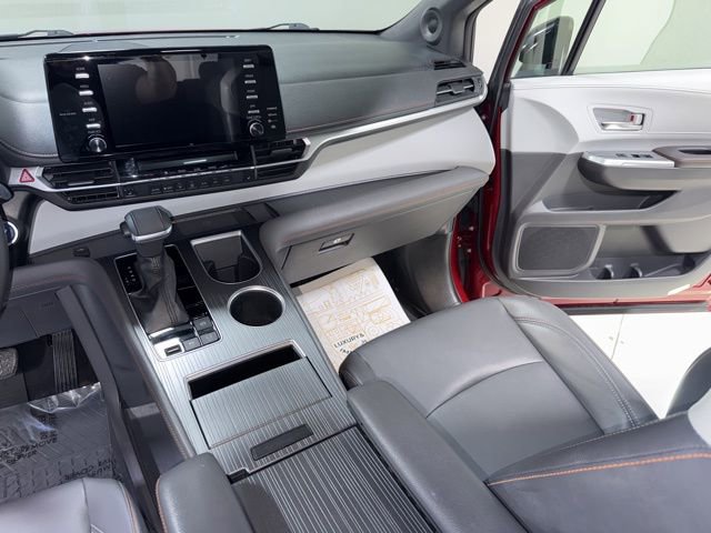 Used 2022 Toyota Sienna XSE FWD image 27