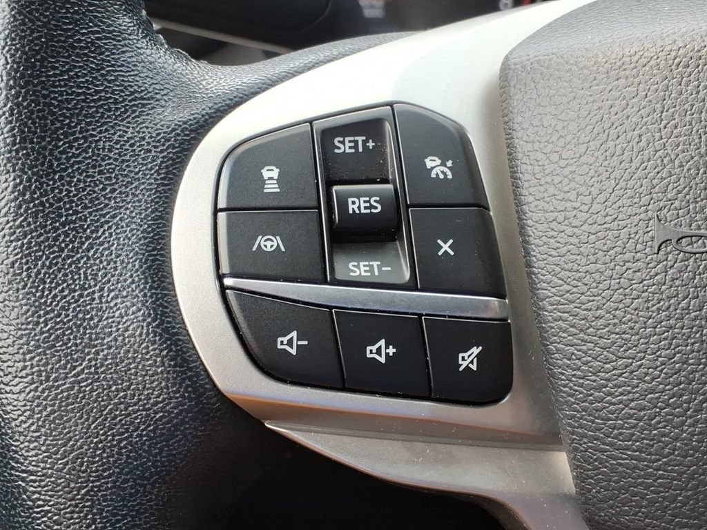 Used 2022 Ford Explorer XLT w/ Equipment Group 202A AWD/4WD image 11