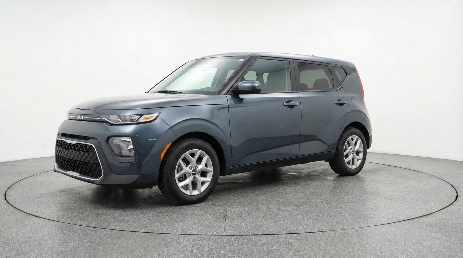 Used 2025 Kia Soul LX w/ LX Technology Package image 3