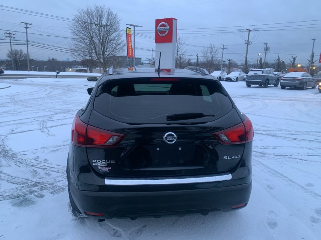 Used 2018 Nissan Rogue Sport SL w/ SL Premium Package image 6