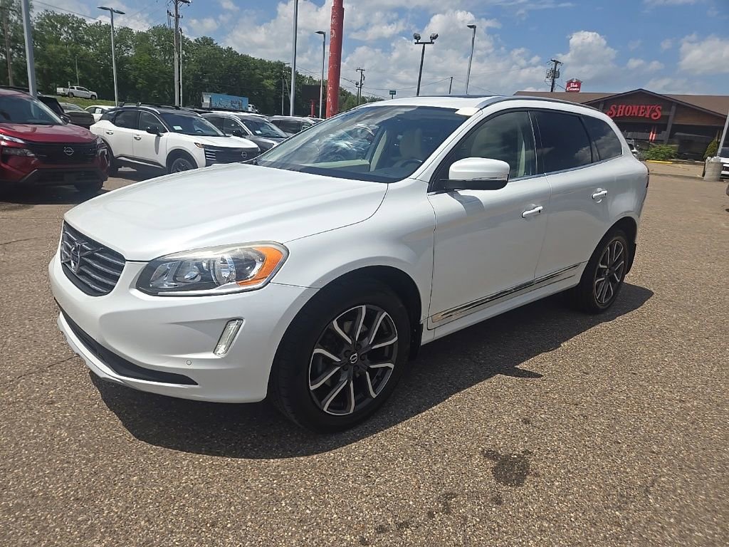 Used 2016 Volvo XC60 T6 w/ Proximity Package AWD/4WD image 3
