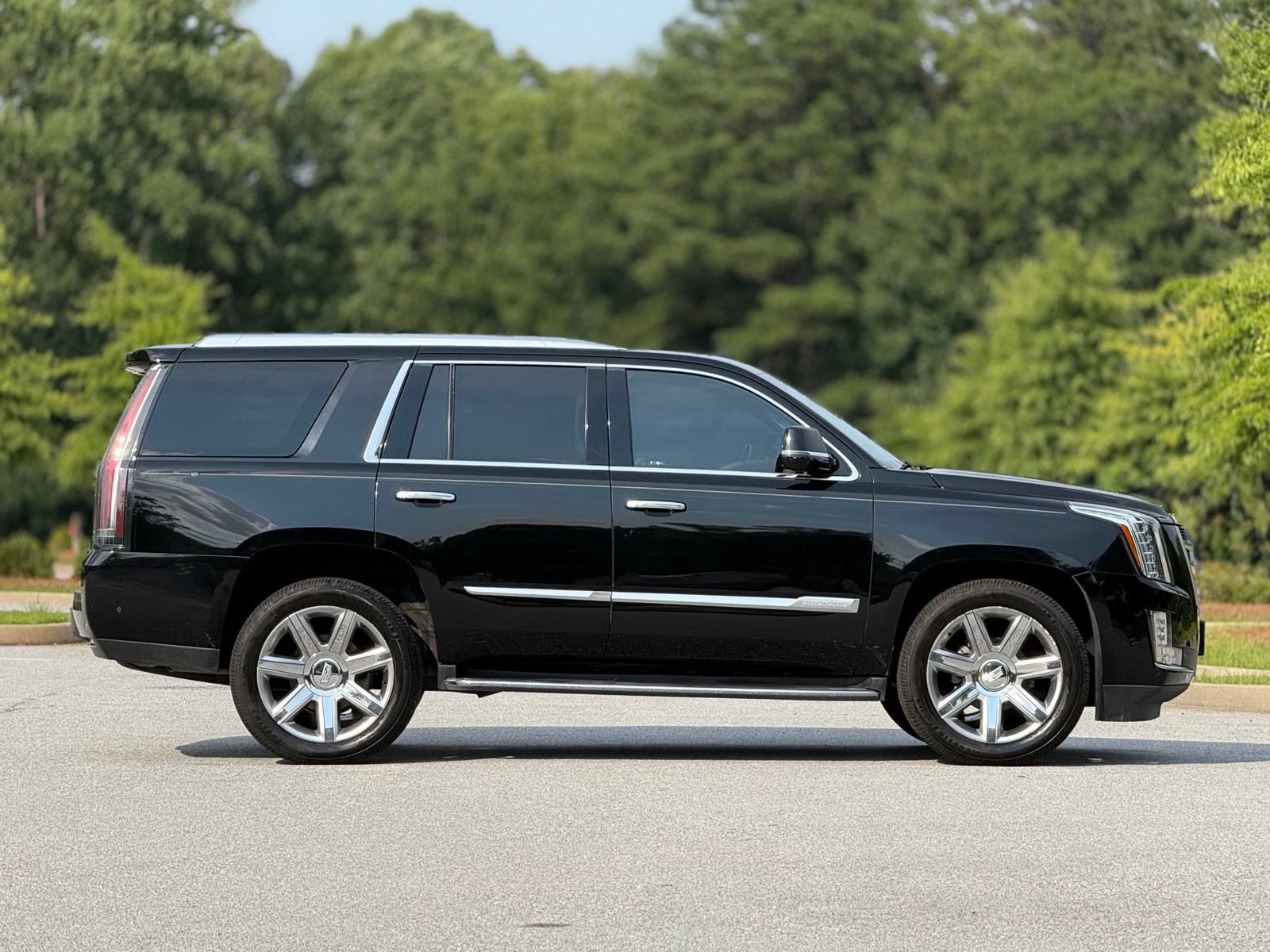 Used 2018 Cadillac Escalade Premium Luxury RWD image 12