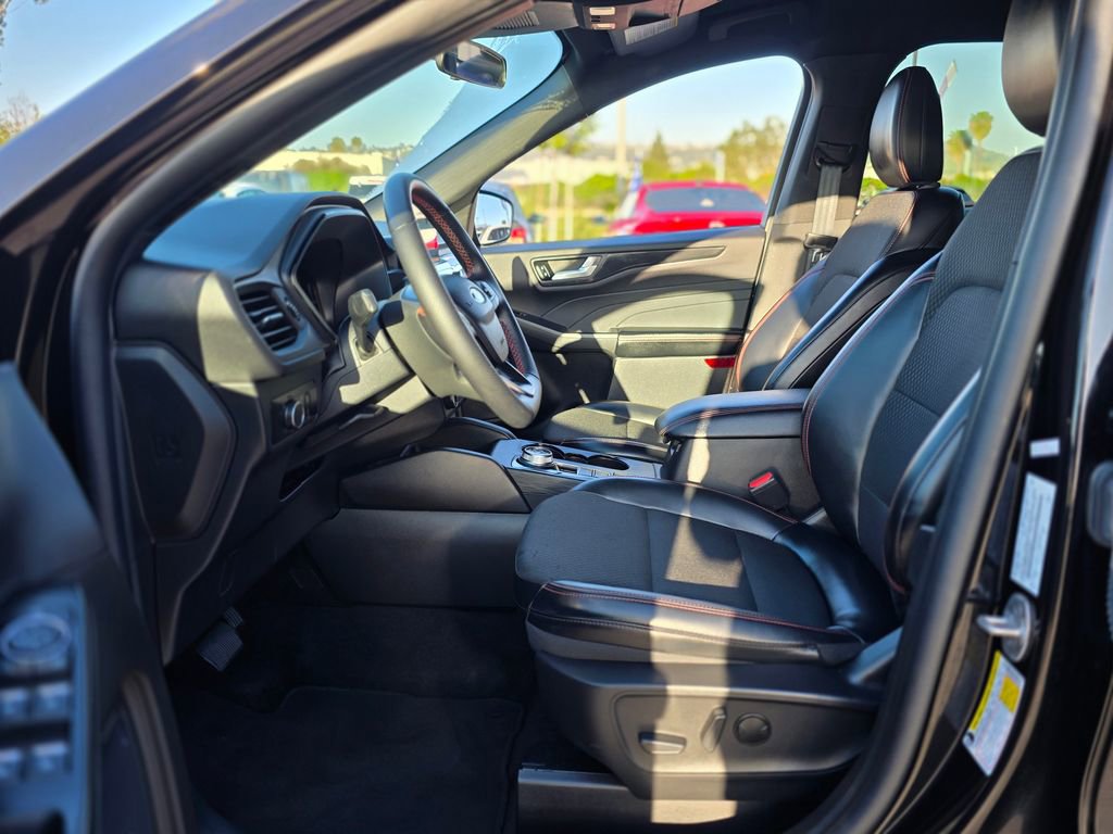 Used 2025 Ford Escape ST-Line image 12