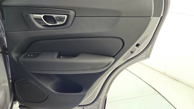 New 2026 Volvo XC60 B5 Plus w/ Climate Package PRO AWD/4WD image 33