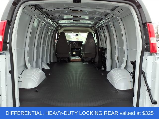 New 2025 Chevrolet Express 3500 Extended w/ Driver Convenience Package video 4