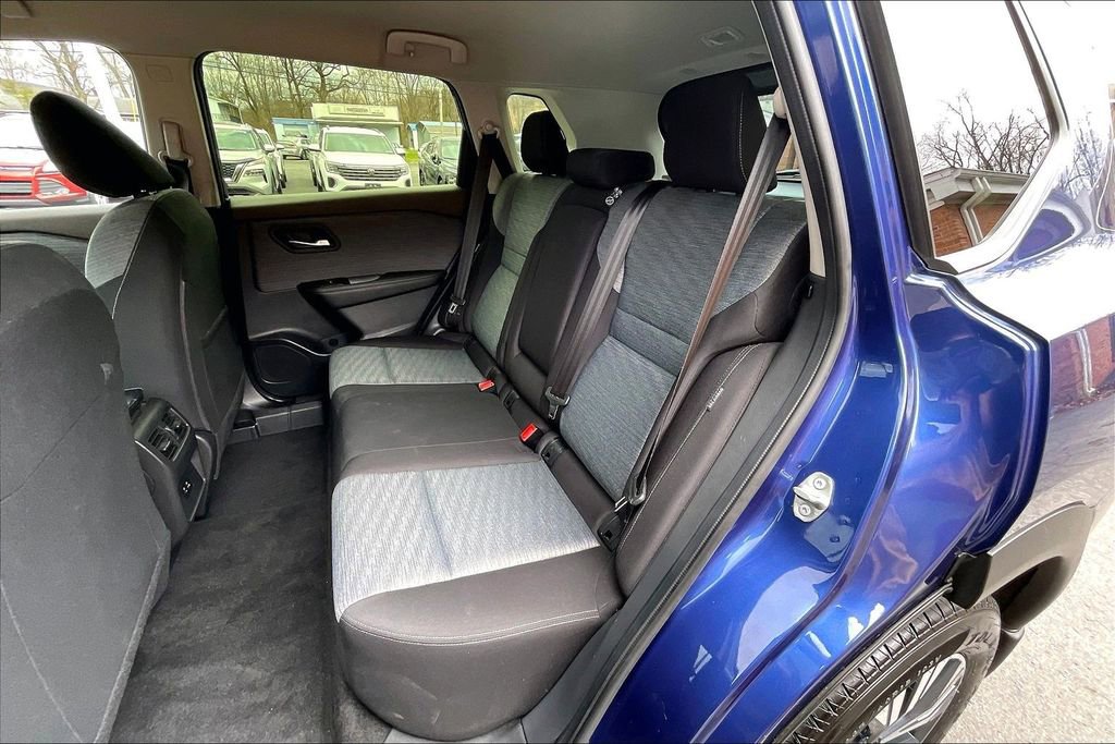 Used 2023 Nissan Rogue SV image 25