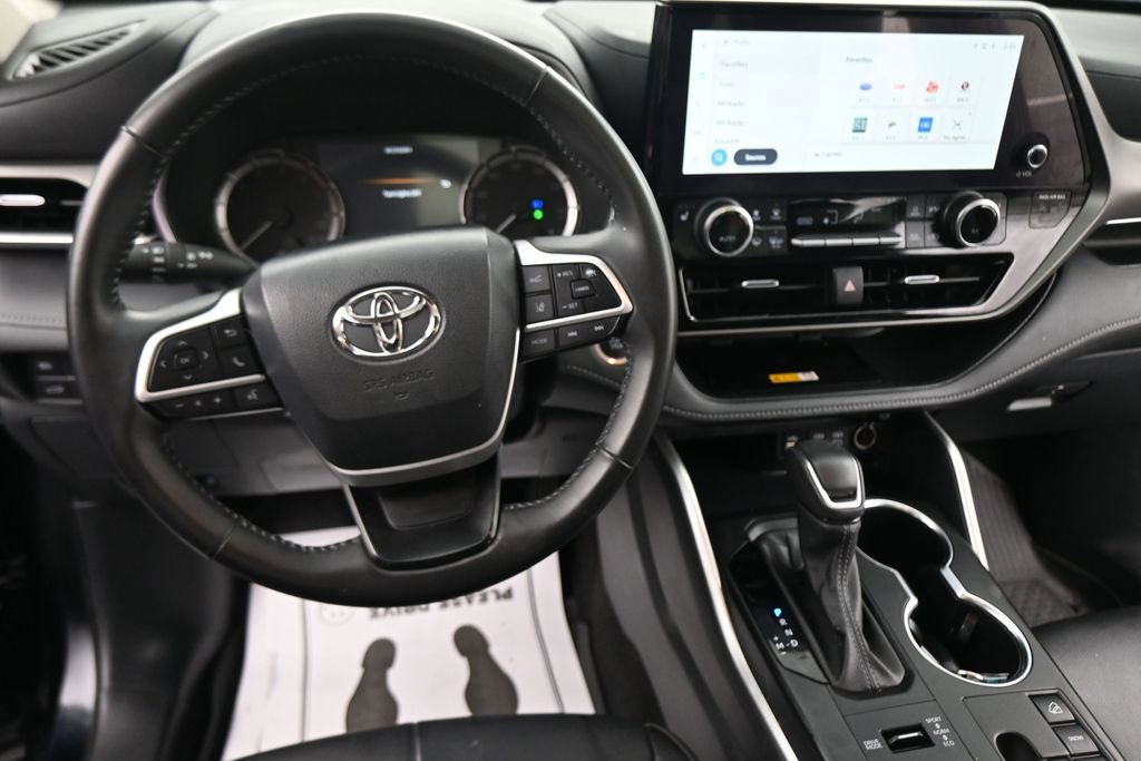 Used 2024 Toyota Highlander XLE AWD/4WD image 40