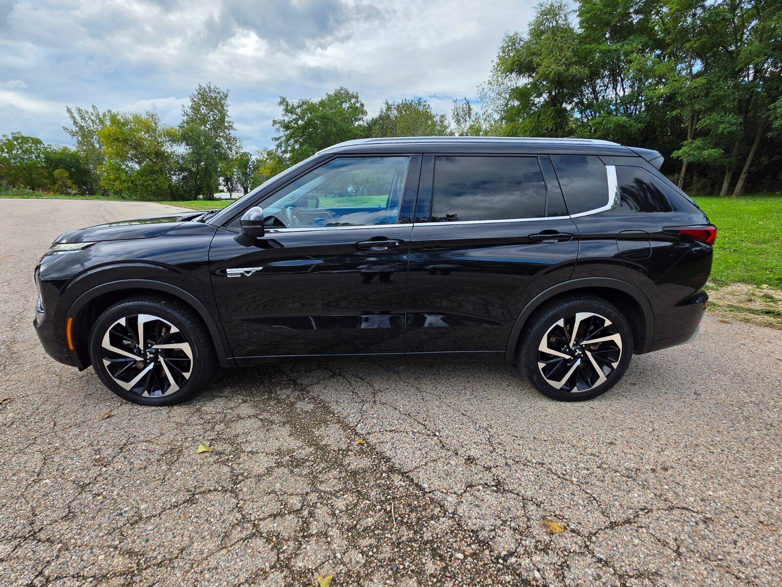 Used 2024 Mitsubishi Outlander 4WD Plug-In Hybrid image 7