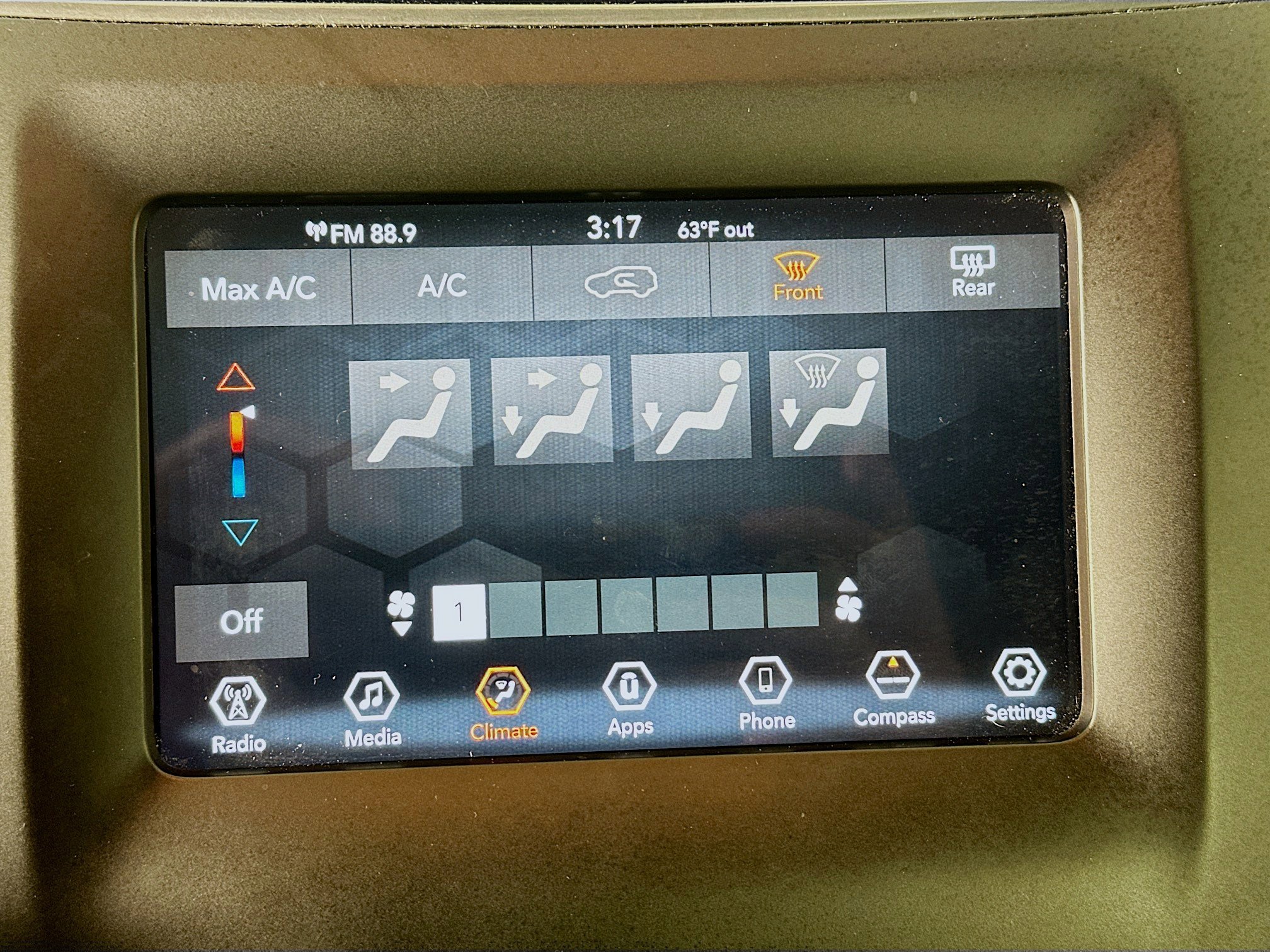 Used 2019 Jeep Cherokee Latitude w/ Popular Appearance Group image 23