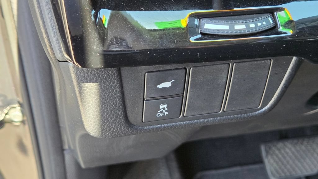 Used 2025 Honda CR-V EX-L image 17