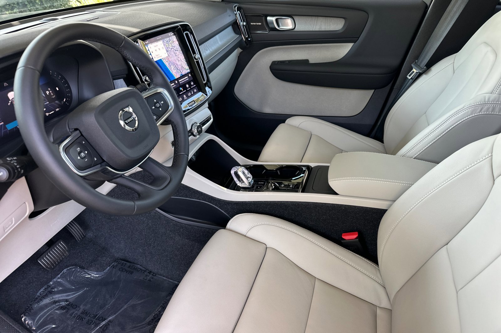 New 2026 Volvo XC40 B5 Ultra w/ Climate Package image 8