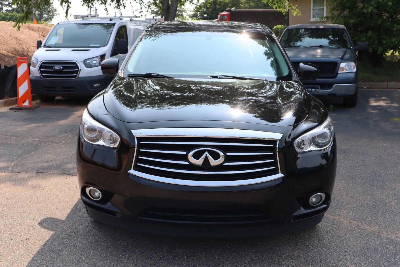 Used 2013 INFINITI JX35 AWD w/ Premium Pkg image 2