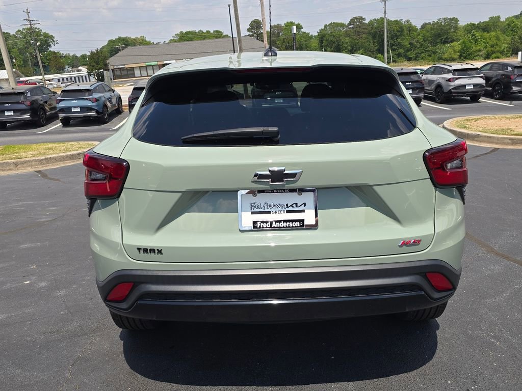 Used 2024 Chevrolet Trax RS w/ Driver Confidence Package FWD image 4