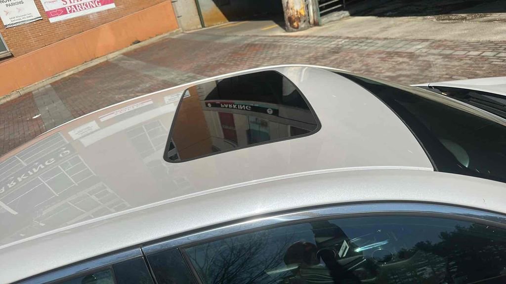 Used 2015 Chevrolet Malibu LT image 17